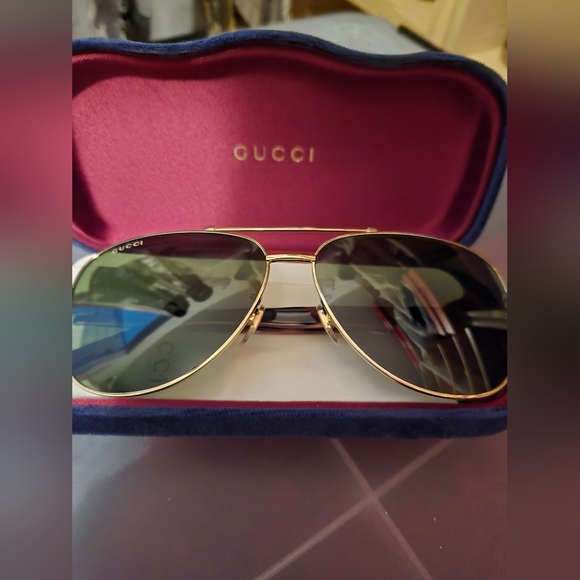 (SOLD) Gucci Unisex Aviator sunglasses GG0528S 63 GLD SHN GRN 889652236513 - Picture 5 of 11